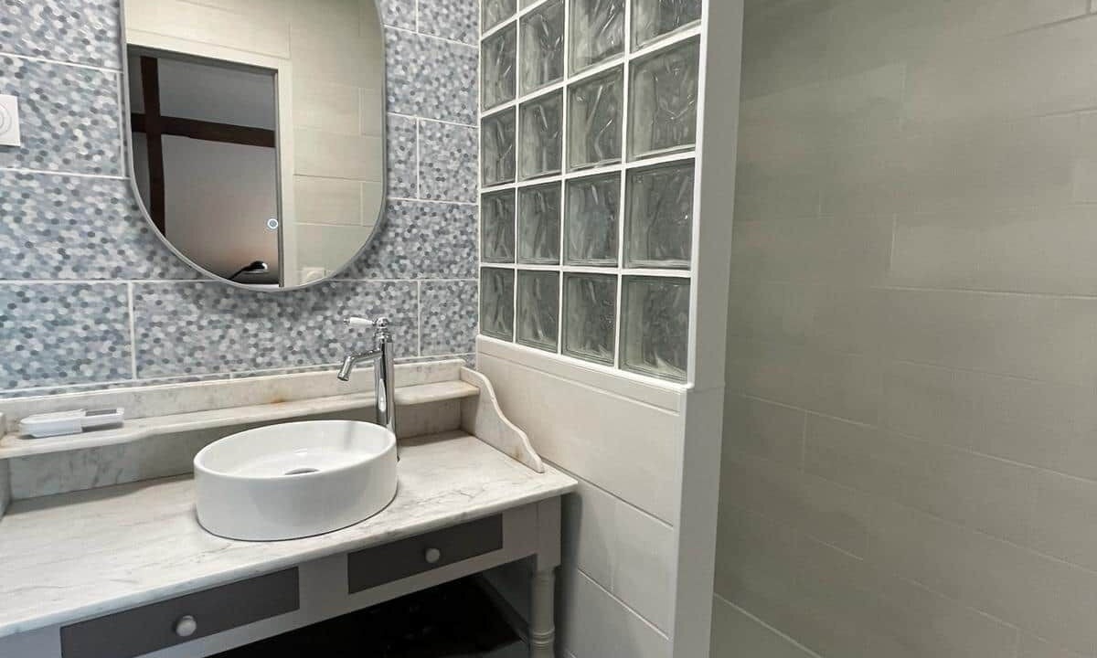 Photo of Bathroom in Dernancourt