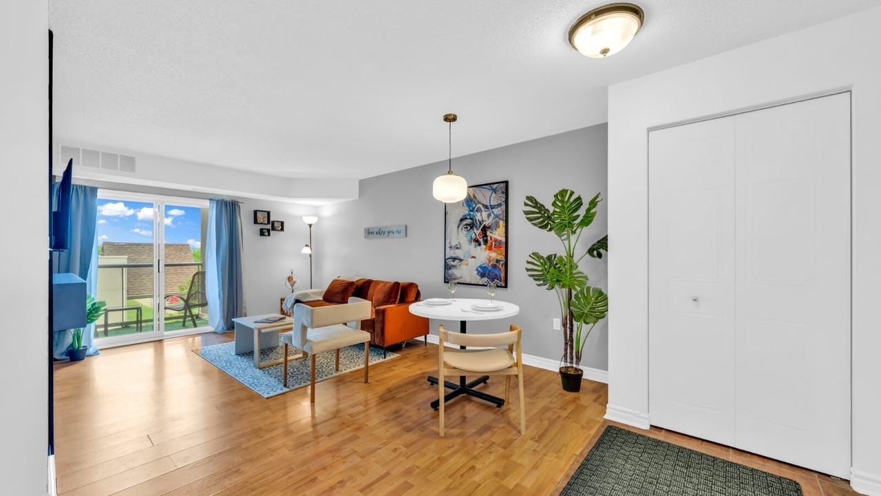 Photo of Livingroom in Sandwich Towne