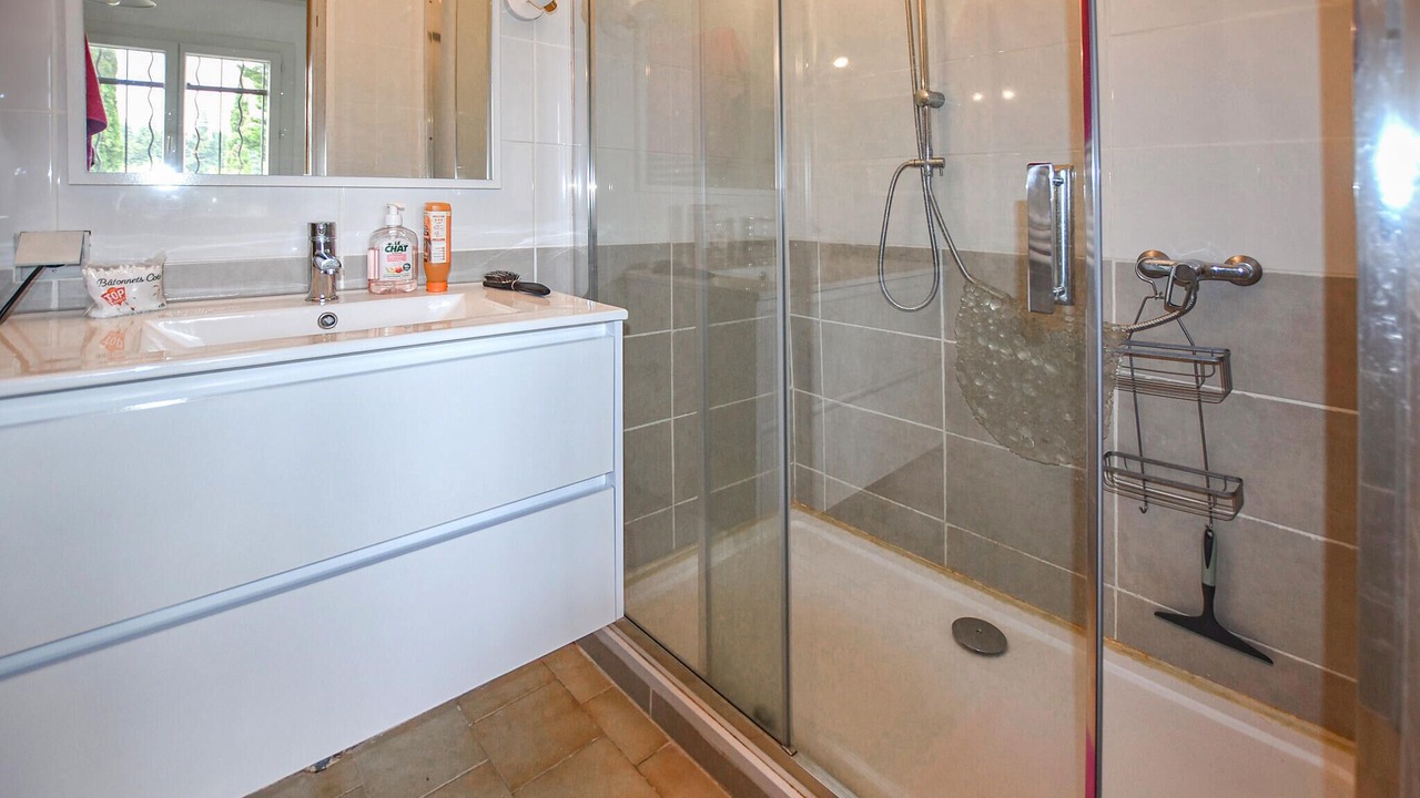 Photo of Bathroom in Piolenc