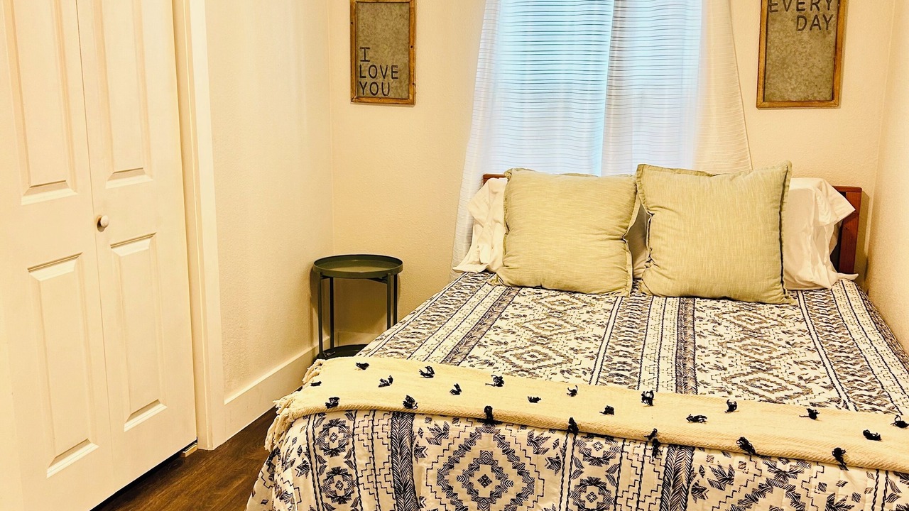 Photo of Bedroom in Hearne