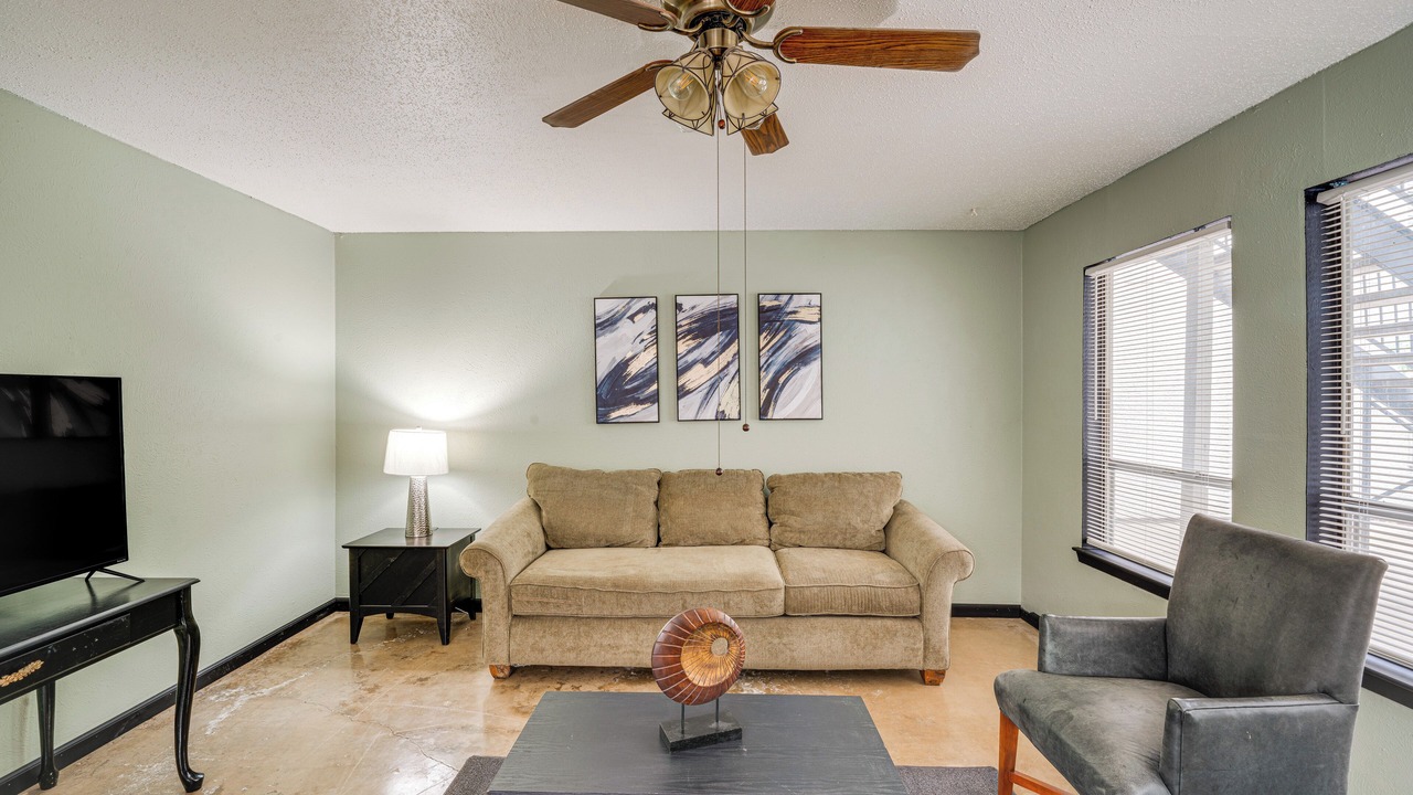 Photo of Livingroom in Knox - Henderson