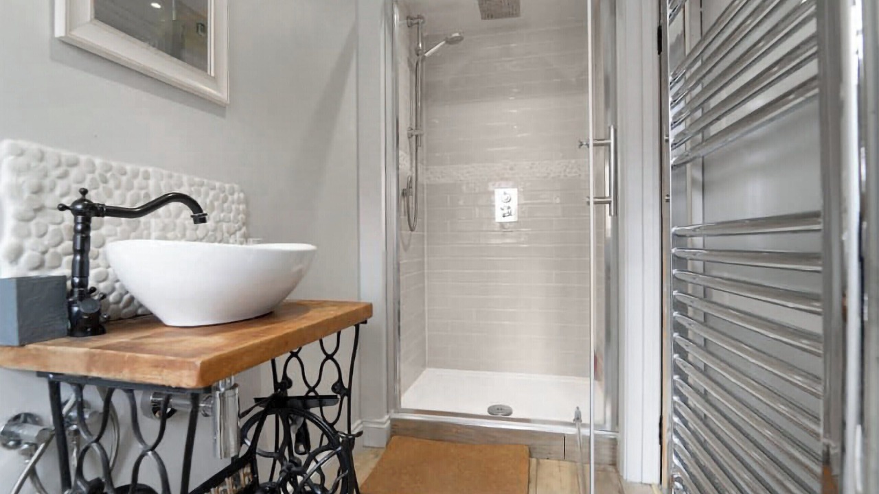 Photo of Bathroom in Ashby Saint Ledgers