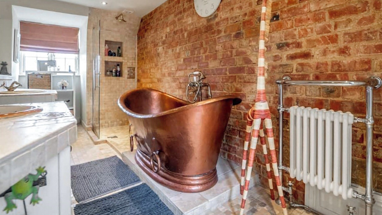 Photo of Bathroom in Ashby Saint Ledgers
