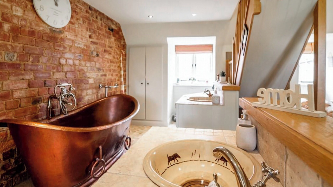 Photo of Bathroom in Ashby Saint Ledgers