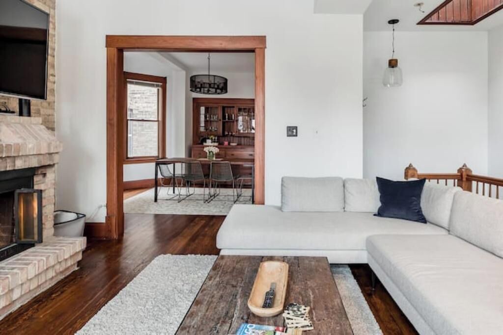 Photo of Livingroom in Wrigleyville