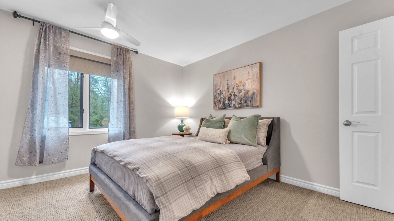 Photo of Bedroom in Grand Bend