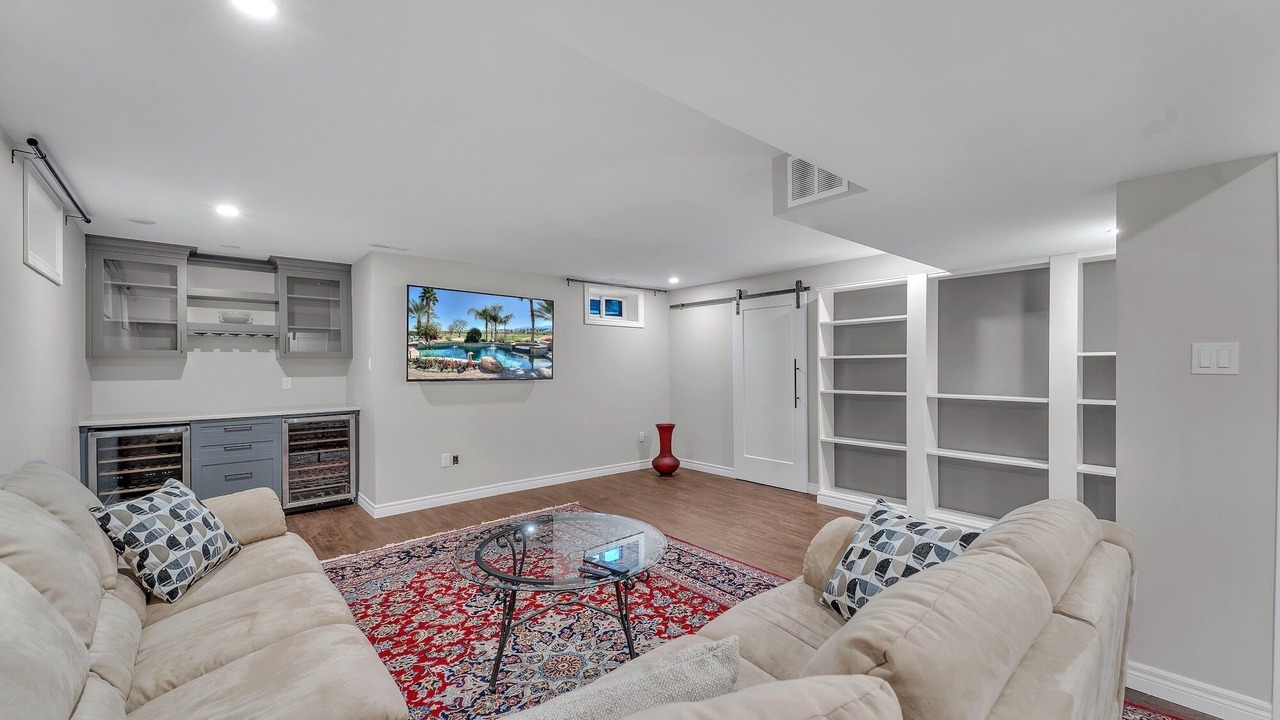 Photo of Livingroom in Grand Bend