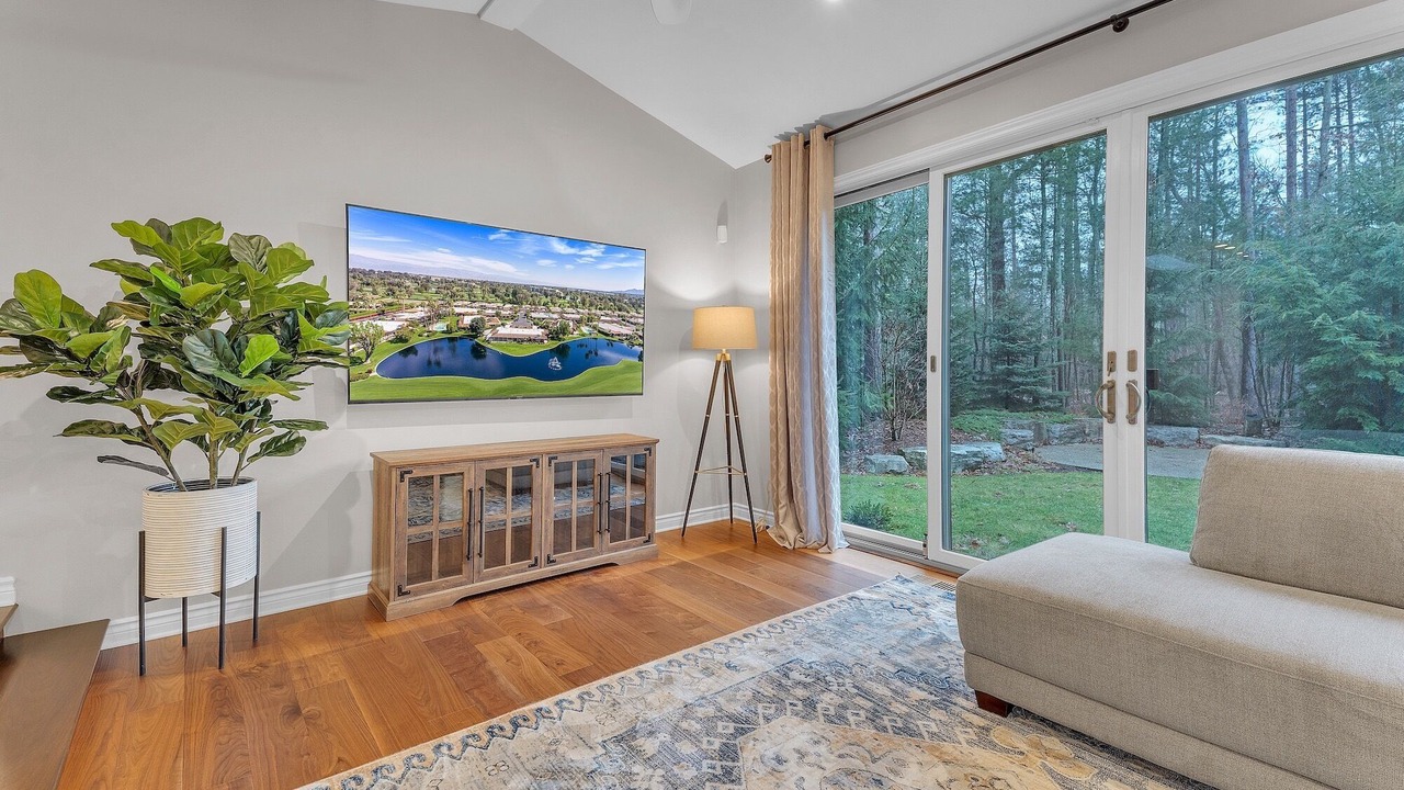Photo of Livingroom in Grand Bend