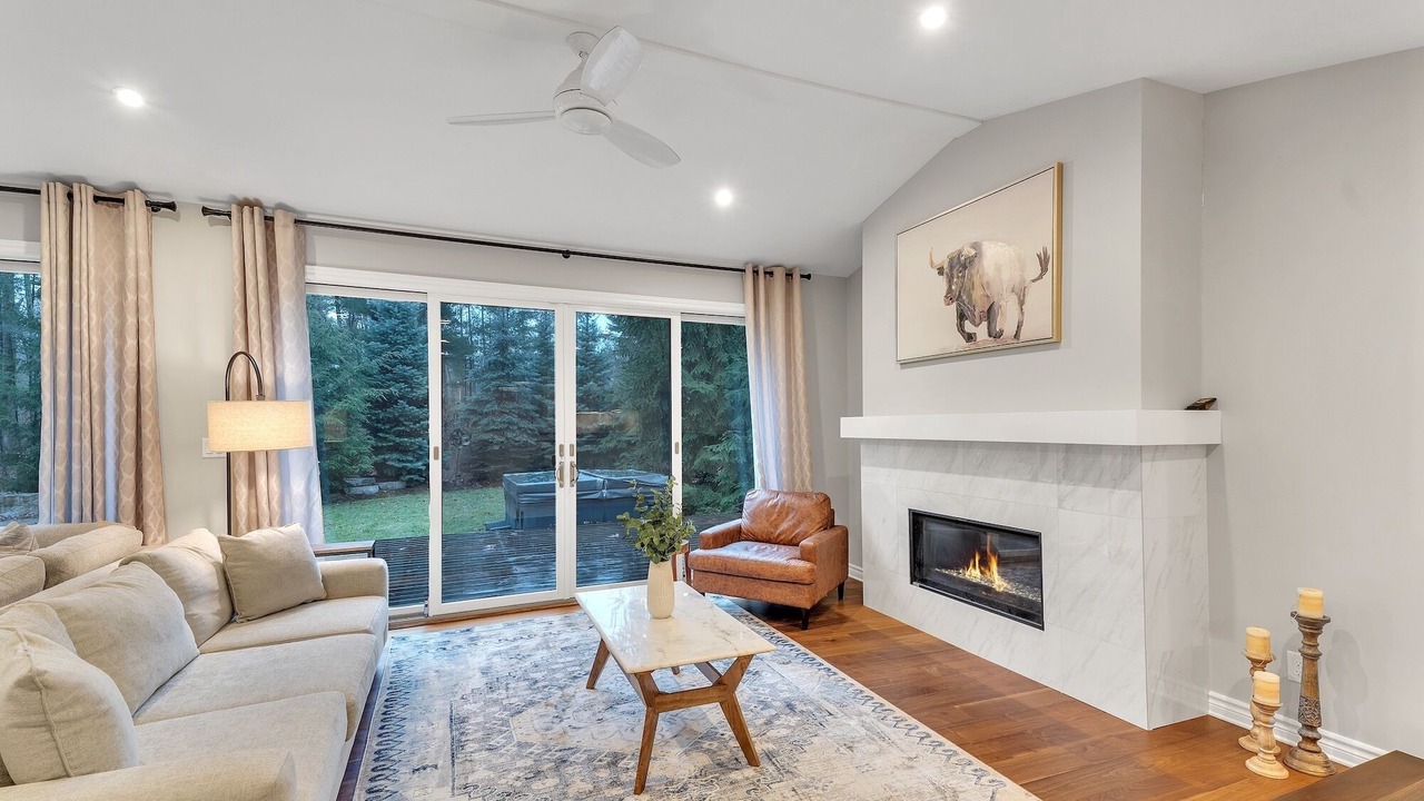 Photo of Livingroom in Grand Bend