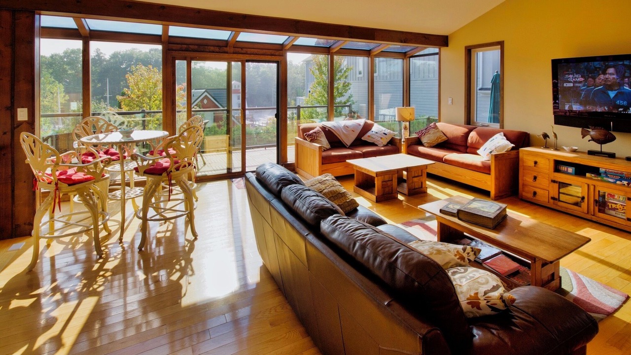 Photo of Livingroom in Grand Bend