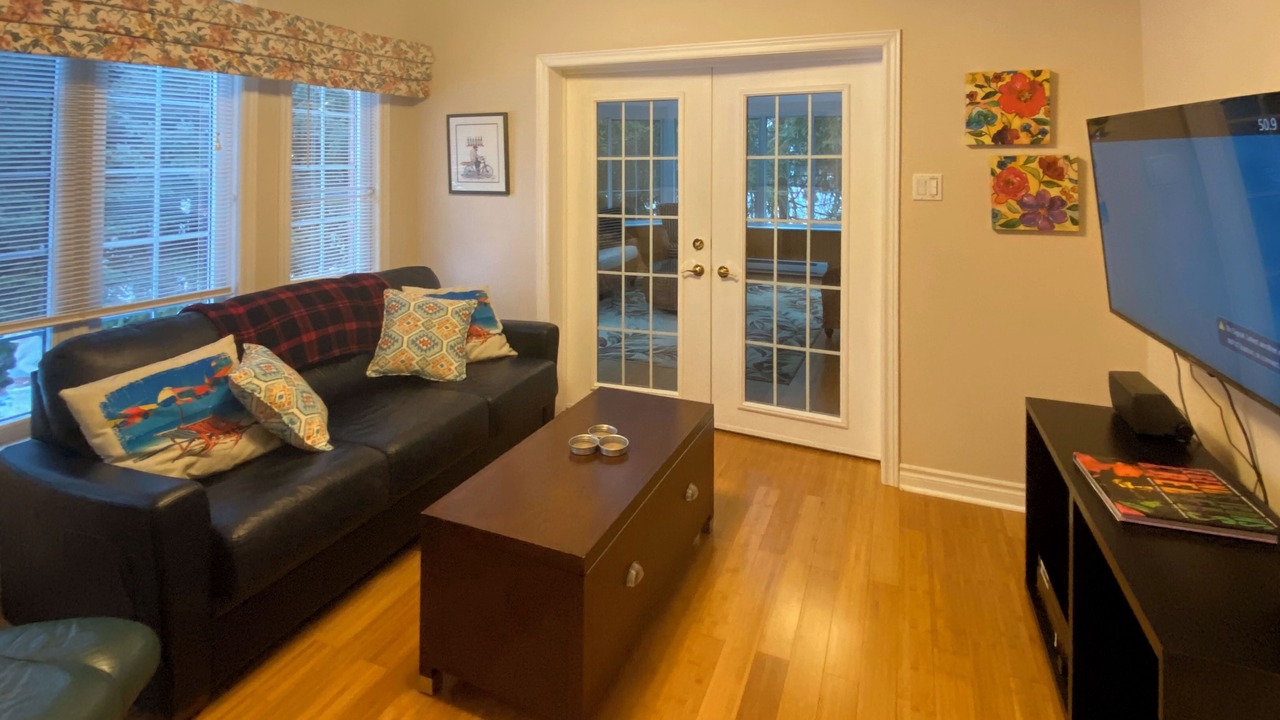 Photo of Livingroom in Grand Bend