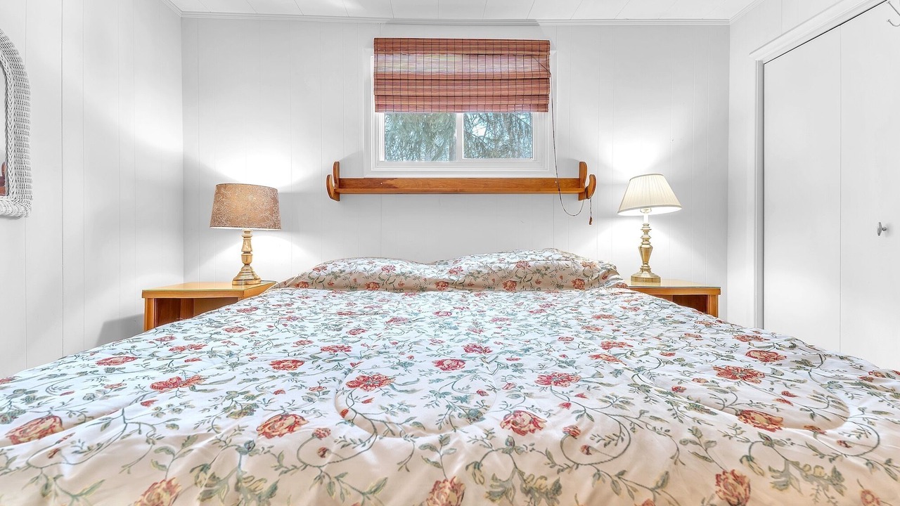 Photo of Bedroom in Grand Bend