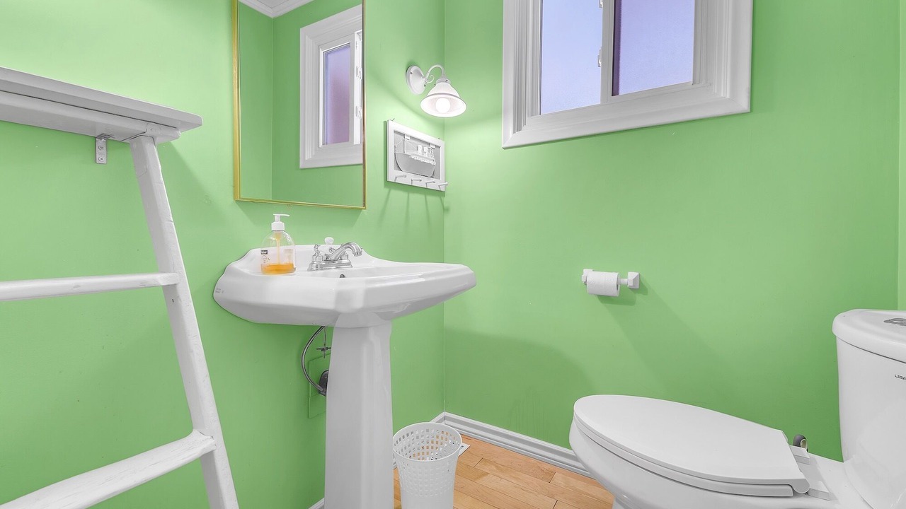 Photo of Bathroom in Grand Bend