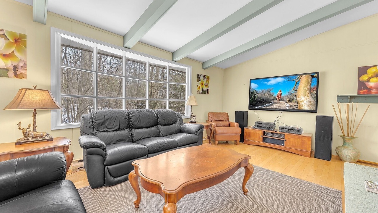 Photo of Livingroom in Grand Bend