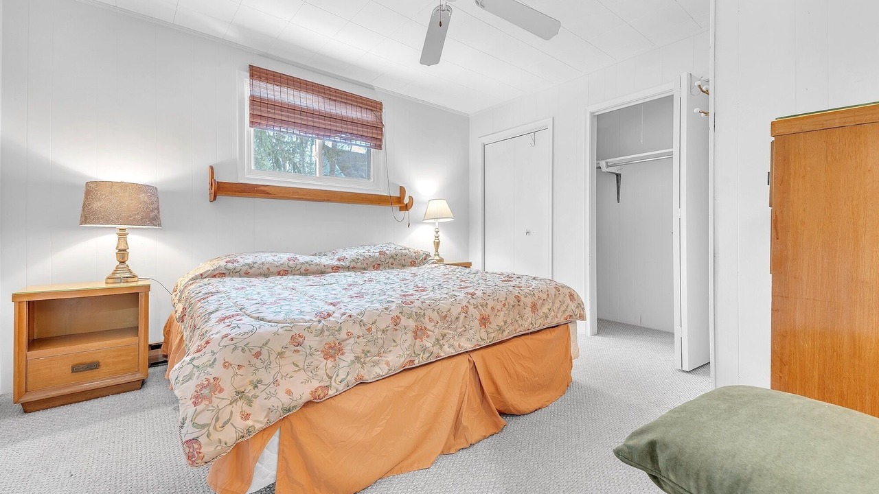 Photo of Bedroom in Grand Bend