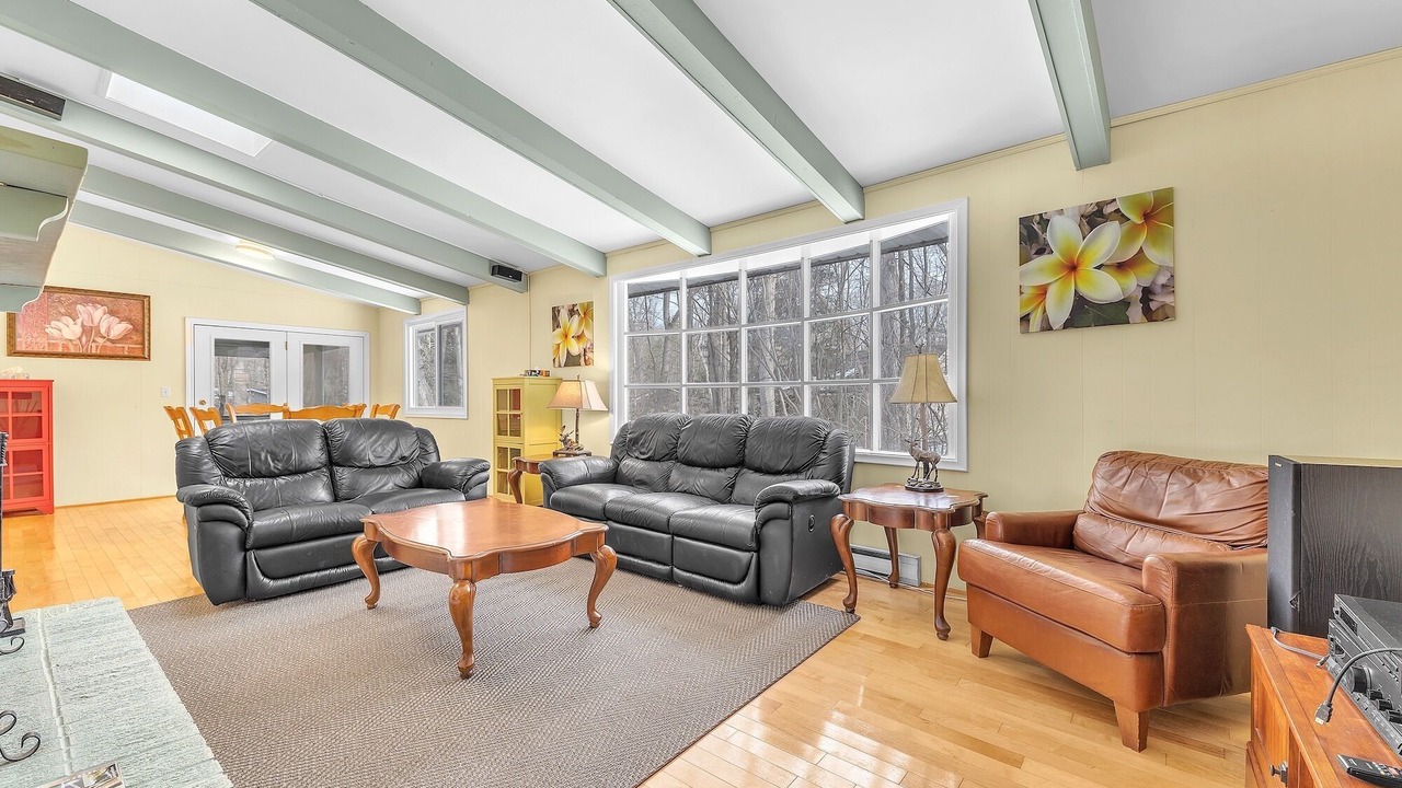 Photo of Livingroom in Grand Bend
