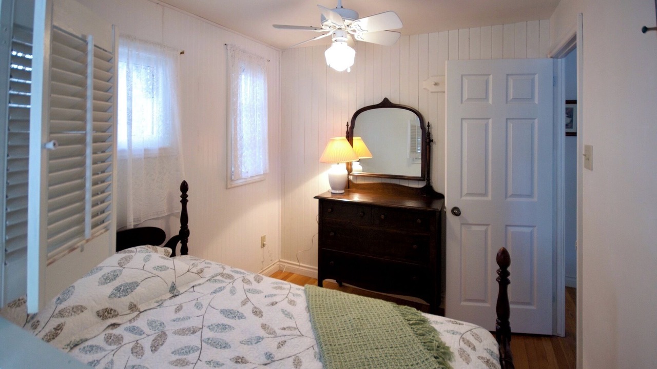 Photo of Bedroom in Grand Bend