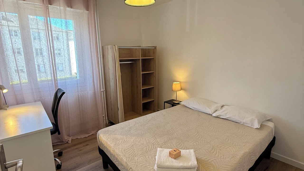 Photo of Bedroom in Cimetiere de l'Est