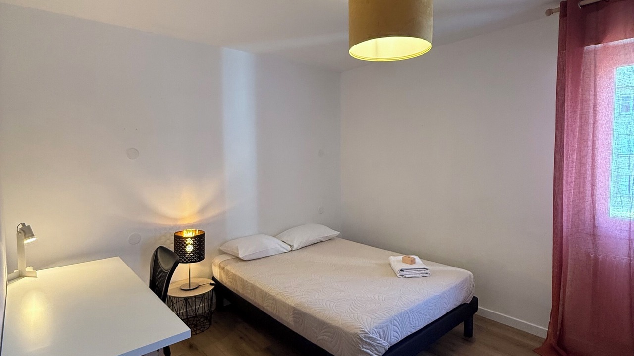 Photo of Bedroom in Cimetiere de l'Est