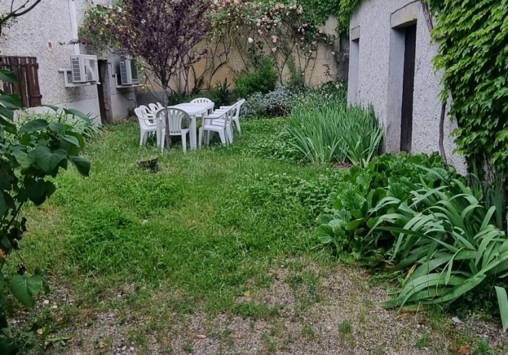 Photo of Outdoor in Saint-Etienne-de-Fontbellon