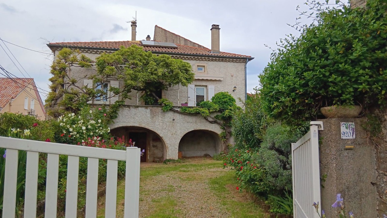 Photo of Outdoor in Saint-Etienne-de-Fontbellon