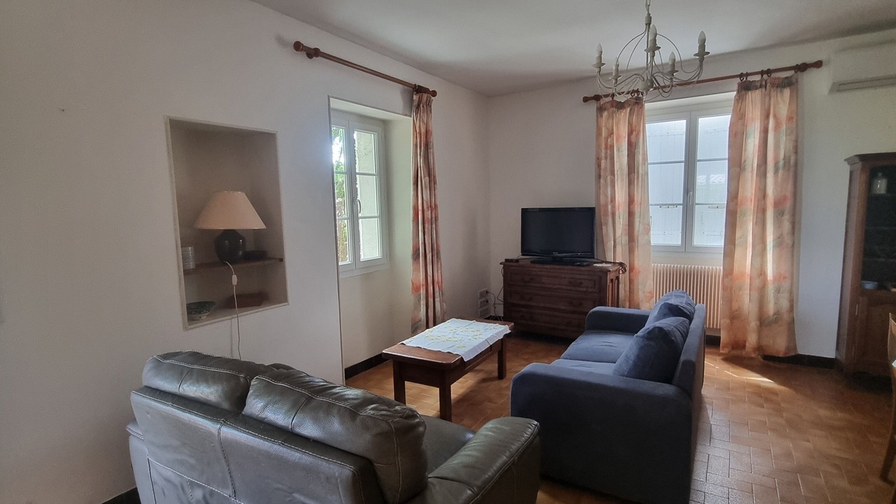 Photo of Livingroom in Saint-Etienne-de-Fontbellon