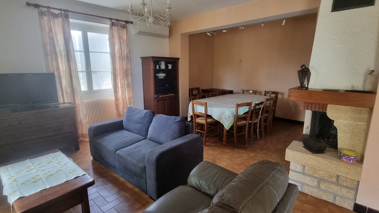 Photo of Livingroom in Saint-Etienne-de-Fontbellon