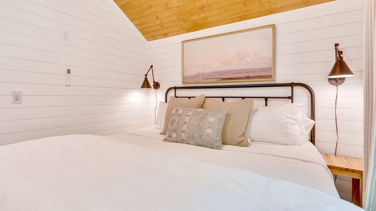 Photo of Bedroom in Menlo