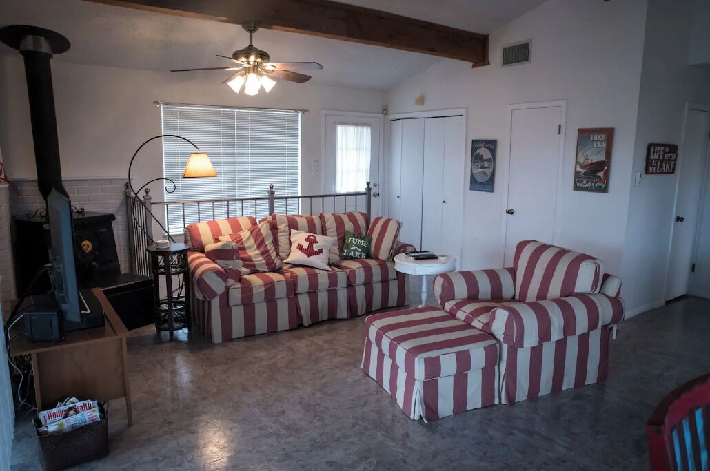 Photo of Livingroom in Horseshoe Bay