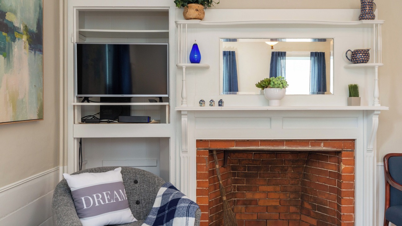 Photo of Livingroom in Beverly