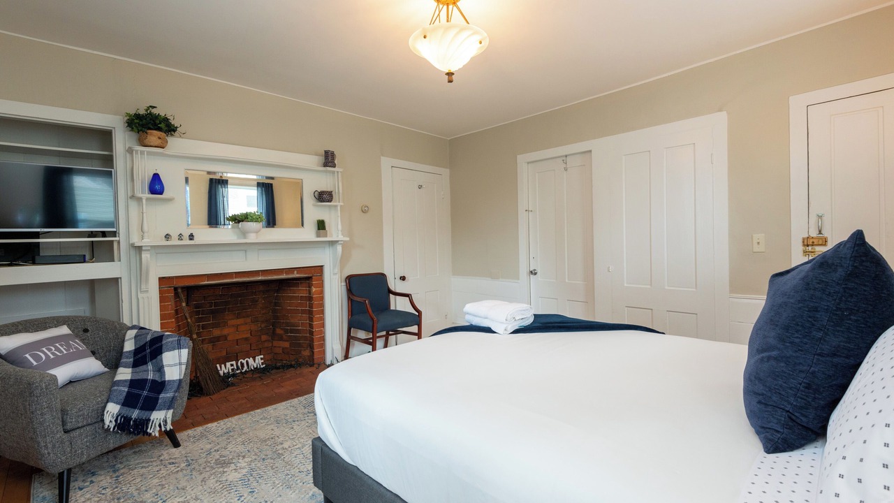Photo of Bedroom in Beverly