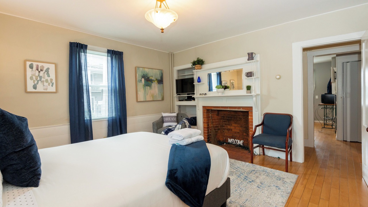 Photo of Bedroom in Beverly