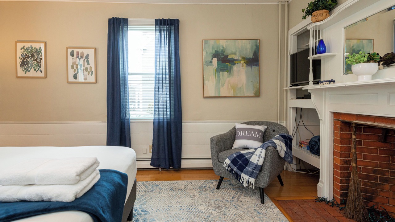 Photo of Bedroom in Beverly
