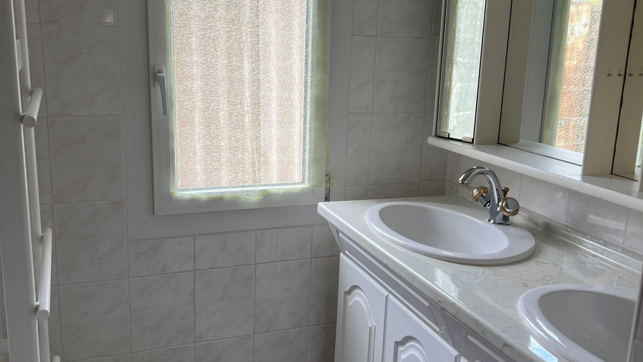 Photo of Bathroom in Seigy