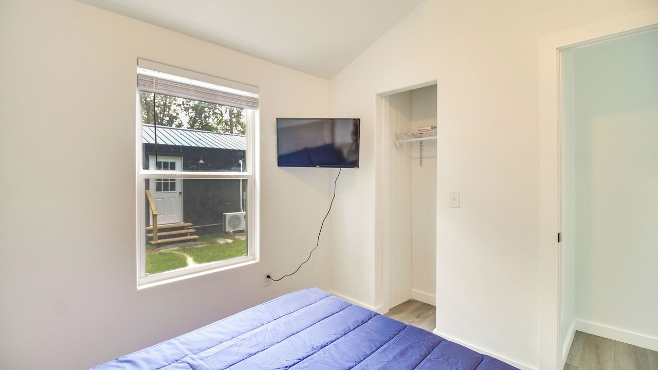 Photo of Bedroom in Grove