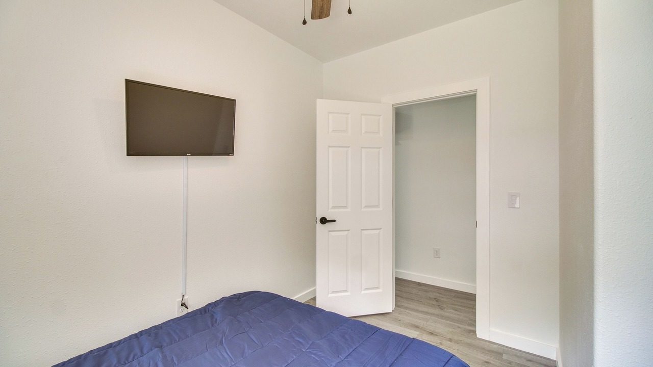 Photo of Bedroom in Grove
