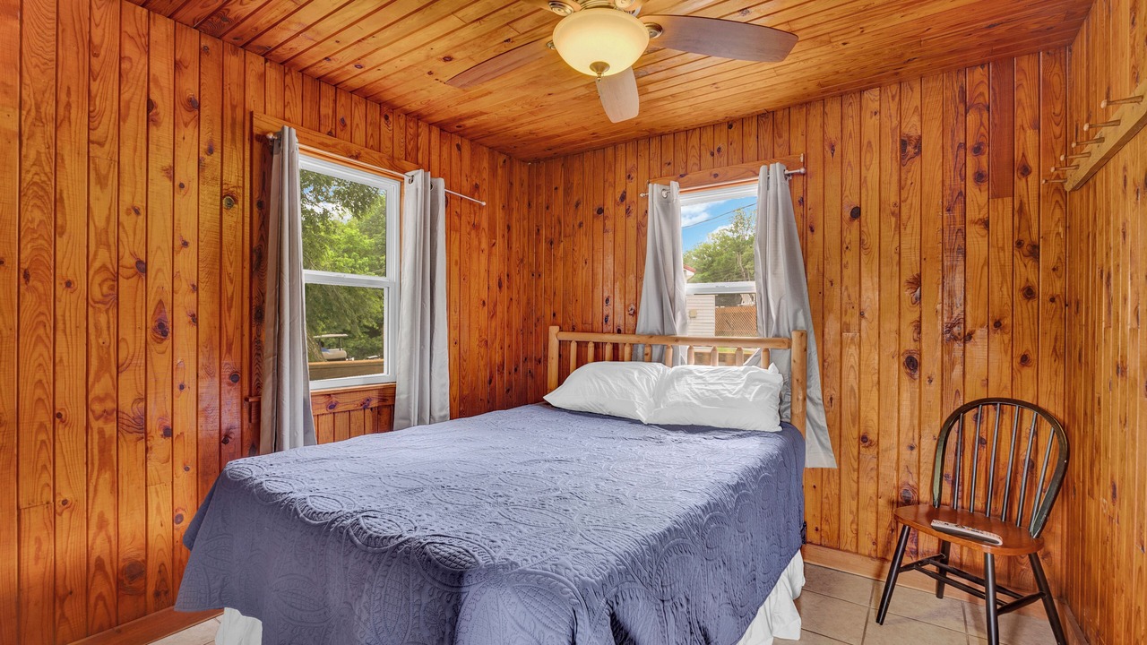 Photo of Bedroom in Smithville