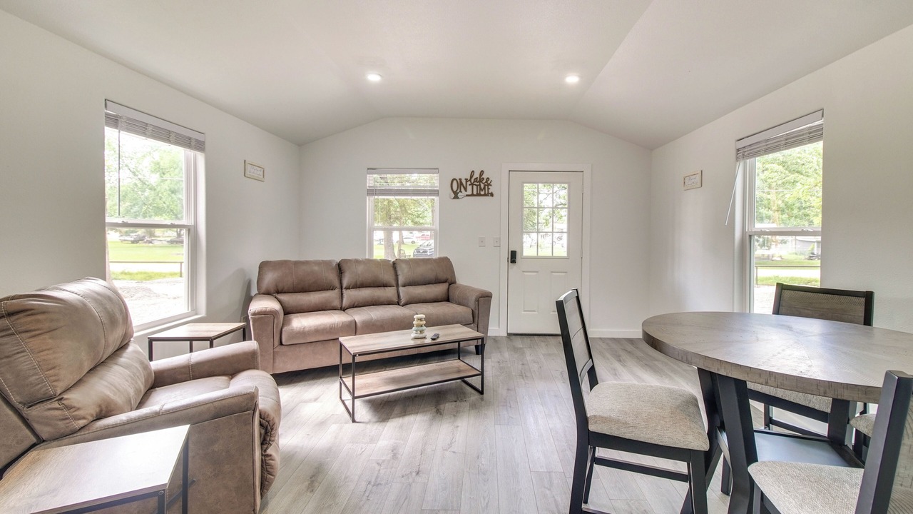 Photo of Livingroom in Grove
