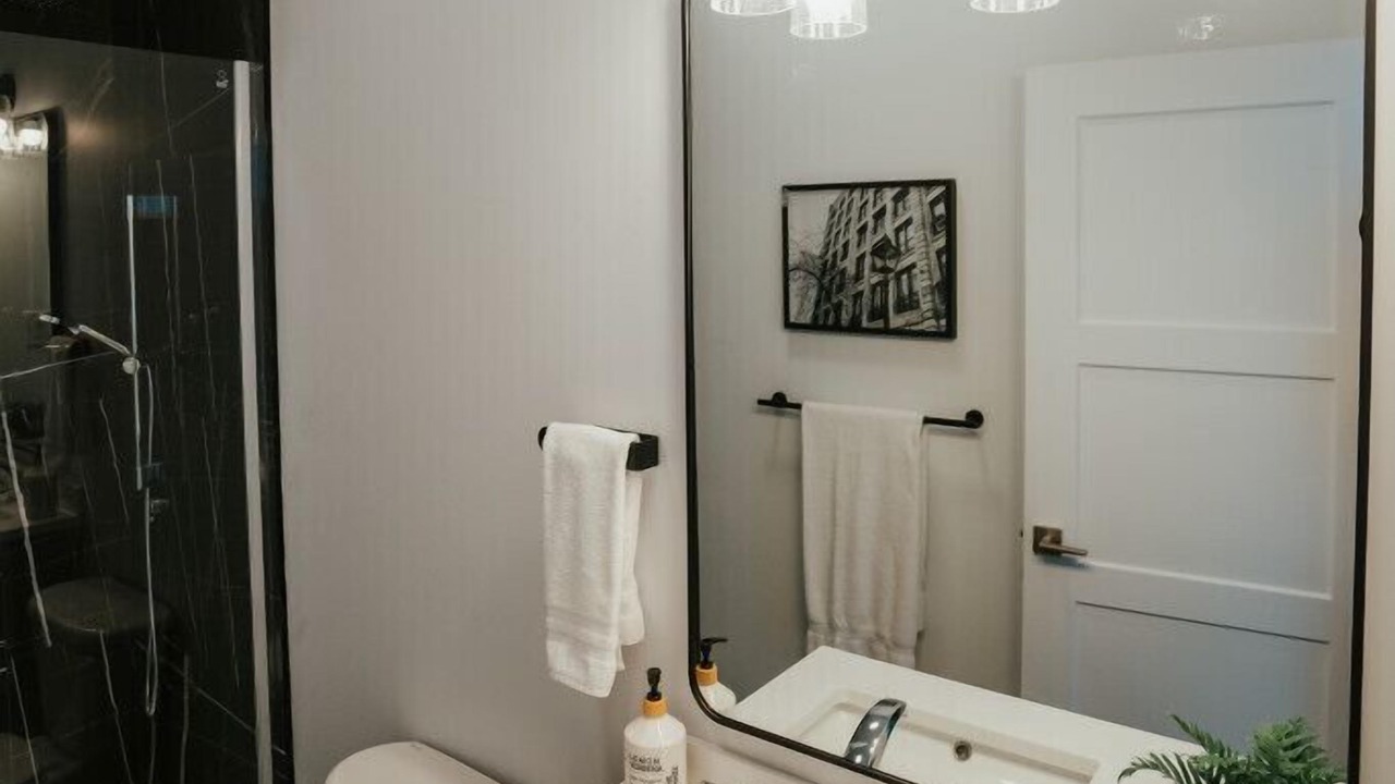 Photo of Bathroom in La Petite-Patrie