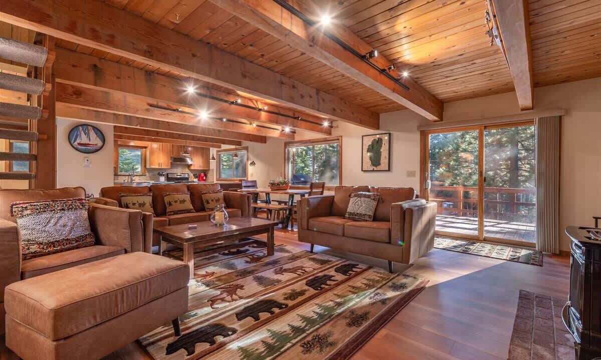 Photo of Livingroom in North Lake Tahoe