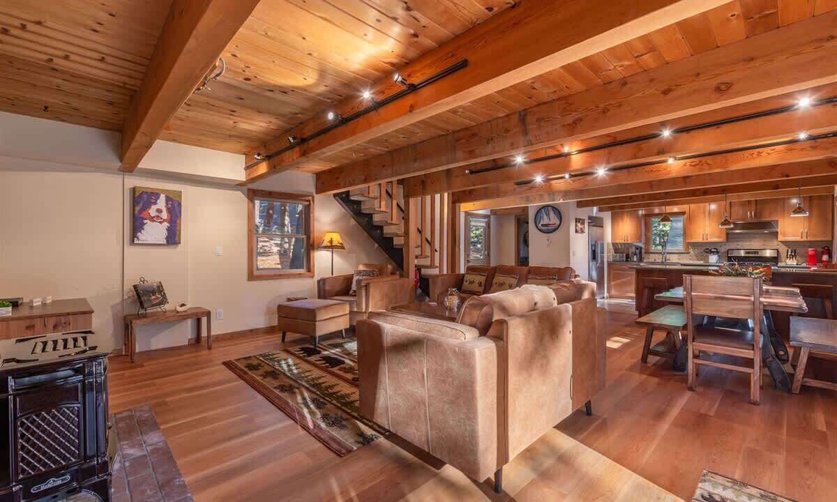 Photo of Livingroom in North Lake Tahoe