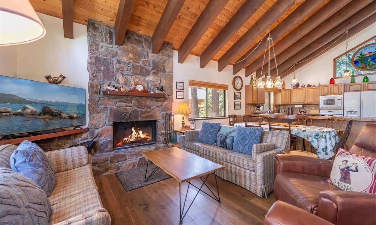 Photo of Livingroom in Carnelian Bay