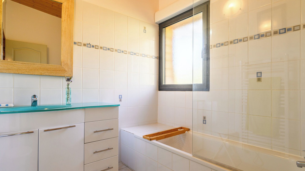 Photo of Bathroom in Roquetaillade