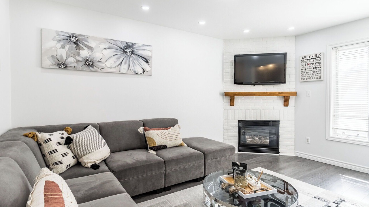 Photo of Livingroom in Orangeville