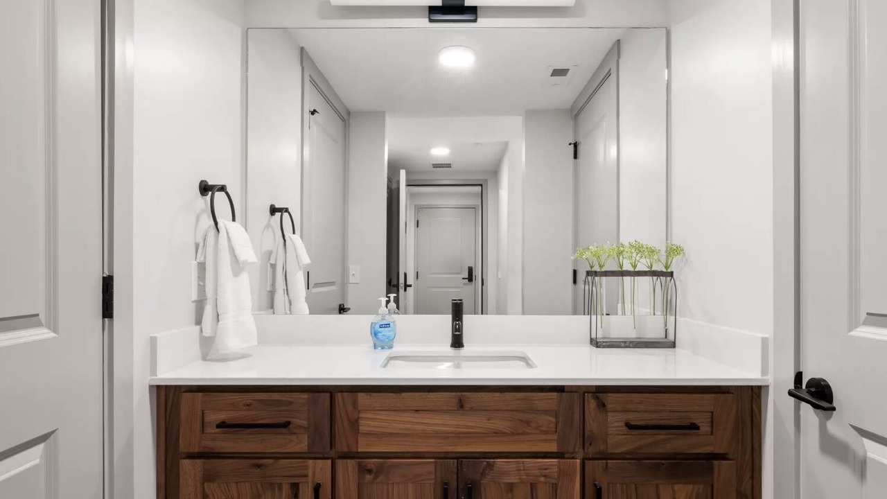 Photo of Bathroom in Garden City