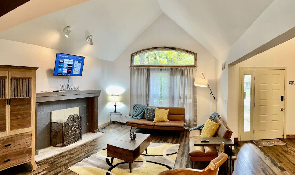 Photo of Livingroom in Village of Lakewood