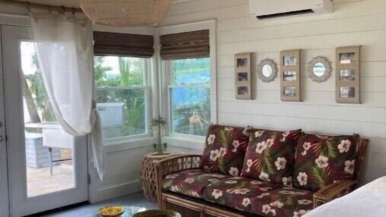 Photo of Livingroom in Midway