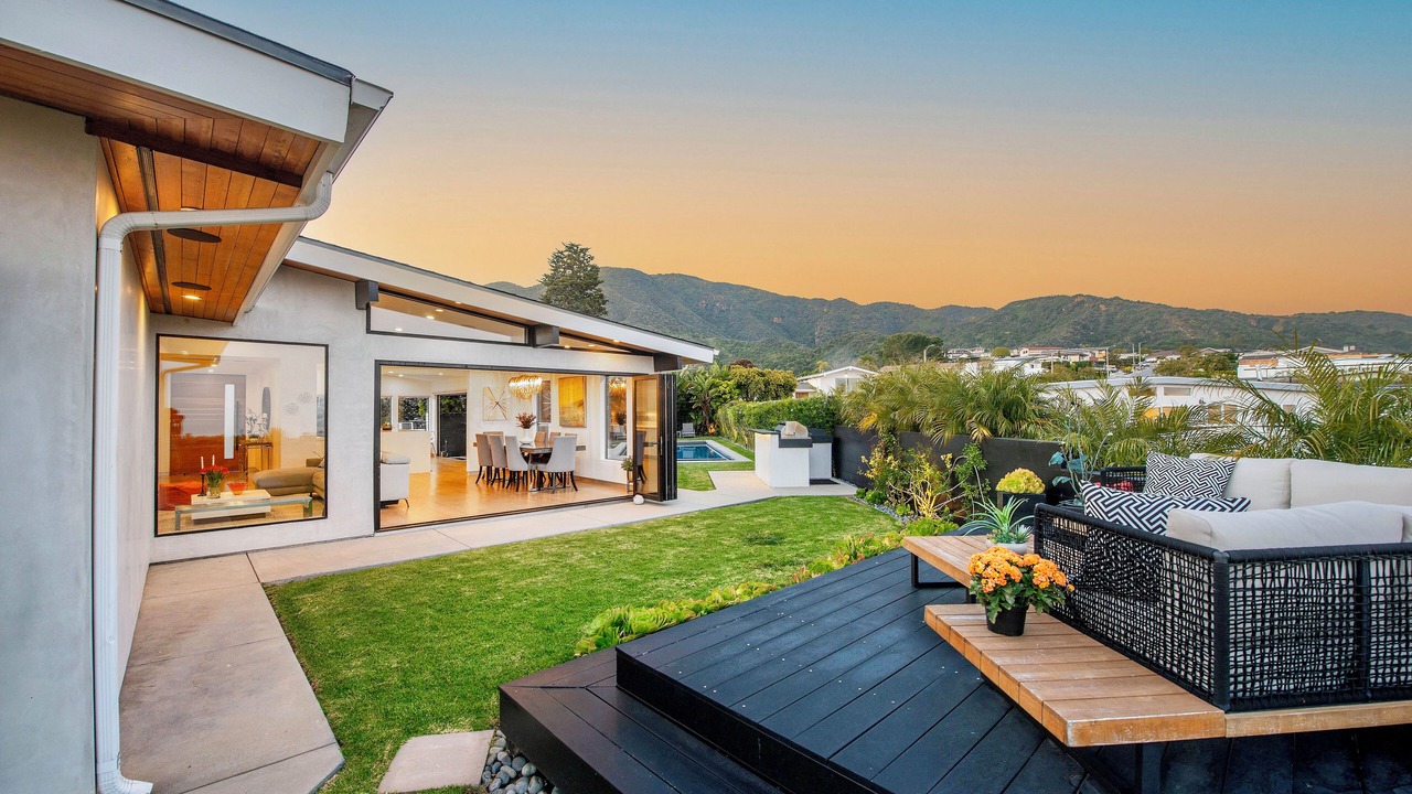 Photo of Patio Balcony in Malibu