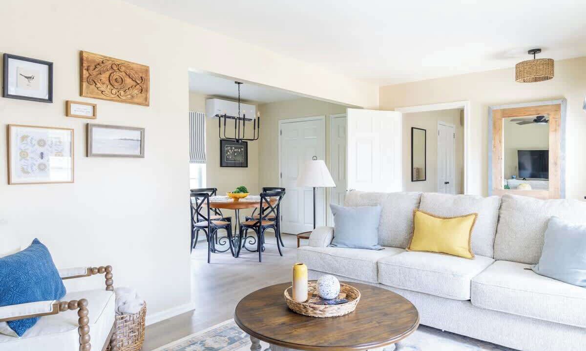 Photo of Livingroom in La Grange