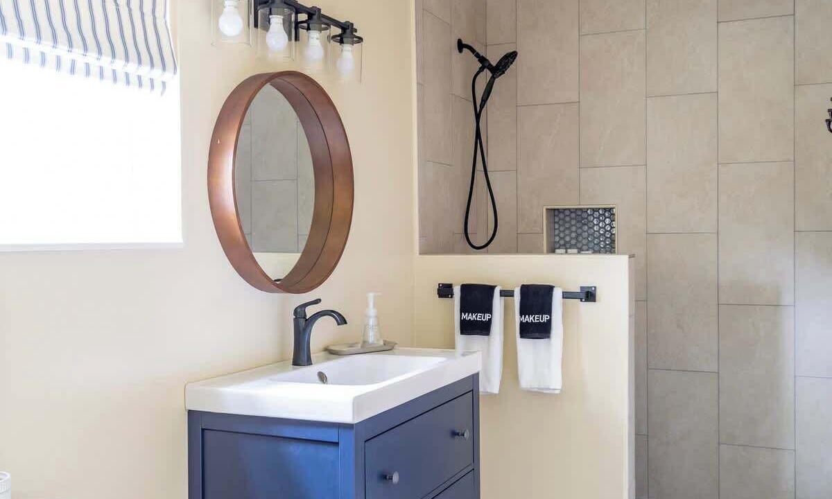 Photo of Bathroom in La Grange